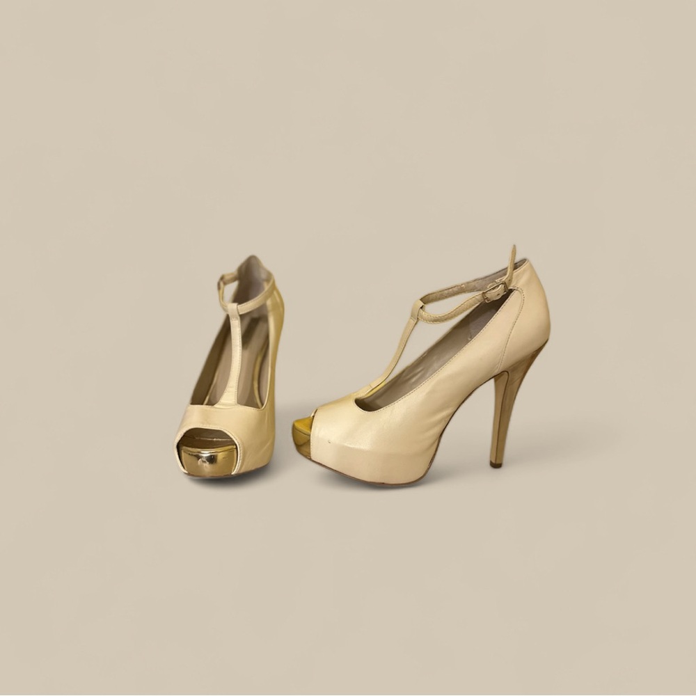 Women’s T-Strap Heel Size 8M